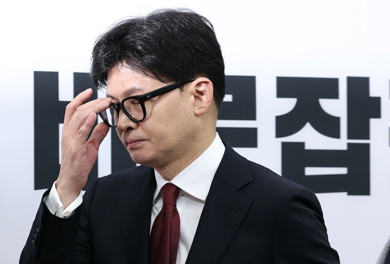 젠 토토 국민의힘 대표가 2024년 12월 12일 오전 서울 여의도 국회에서 대통령 탄핵 관련 입장 발표 회견을 마친 뒤 회견장을 나서고 있다. 2024.12.12/뉴스1 ⓒ News1 구윤성 기자 /사진=뉴스1