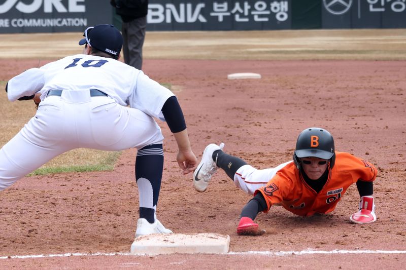 아마야구 위해 사직구장 개방 ‘통 큰’ 결정 롯데…선수들 “잊지 못할 경험” 환호