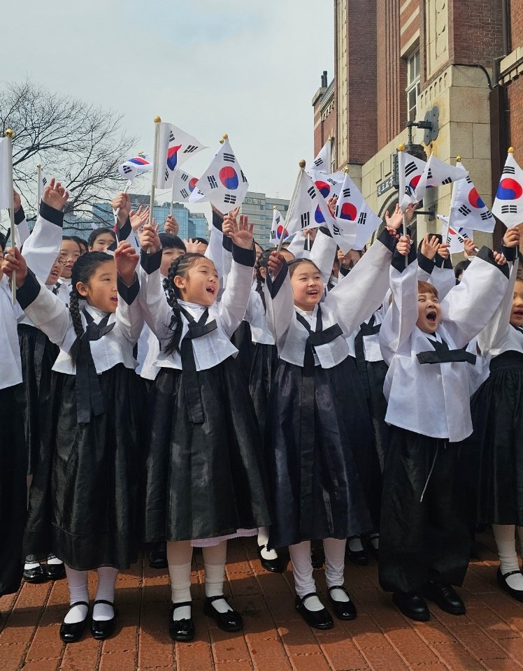 [서울=뉴시스] 106주년 삼일절을 맞아 서울 종로구 경운동 메이저 토토 사이트중앙대교당부터 탑골공원까지 열린 거리행진 (사진= 메이저 토토 사이트중앙총부 제공) 2025.03.01 photo@newsis.com *재판매 및 DB 금지