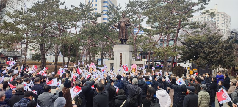 [서울=뉴시스] 106주년 삼일절을 맞아 서울 종로구 경운동 메이저 토토 사이트중앙대교당부터 탑골공원까지 열린 거리행진 (사진= 메이저 토토 사이트중앙총부 제공) 2025.03.01 photo@newsis.com *재판매 및 DB 금지