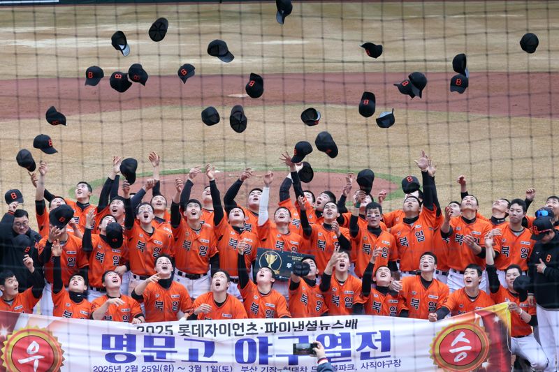 사상 첫 사직구장 혈투 ‘강건우‧김강현’이 끝냈다…북일고 새 전성기 열리나 [2025 롯데자이언츠‧파이낸셜뉴스배 명문고야구열전]