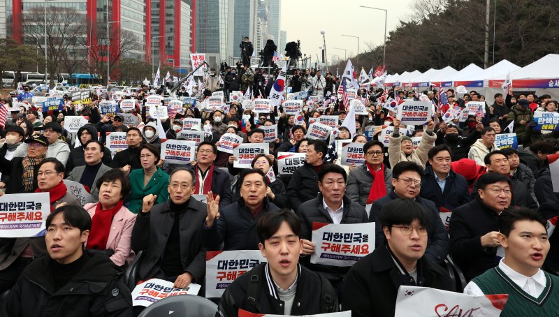 국민의힘 토토 핫들이 1일 오후 서울 영등포구 여의도 여의대로에서 열린 '세이브코리아 3·1절 국가비상기도회'에서 참석자들과 함께 윤석열 대통령 탄핵 기각을 촉구하고 있다. 2025.3.1/뉴스1 ⓒ News1 황기선 기자