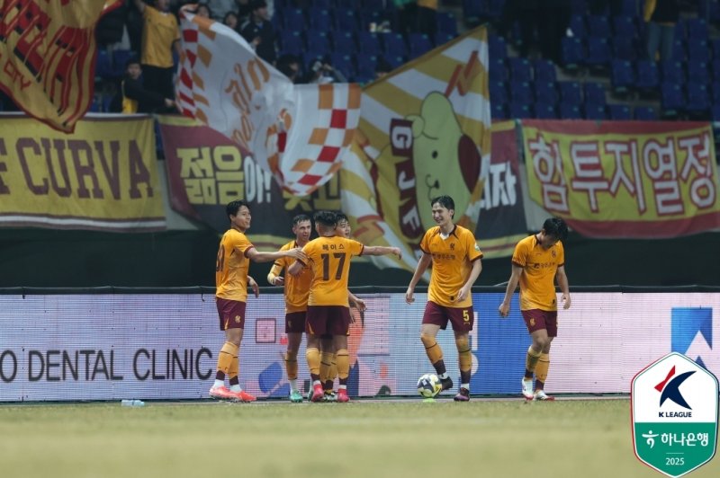 올 시즌 첫승을 신고한 광주FC. (한국프로축구연맹 제공)