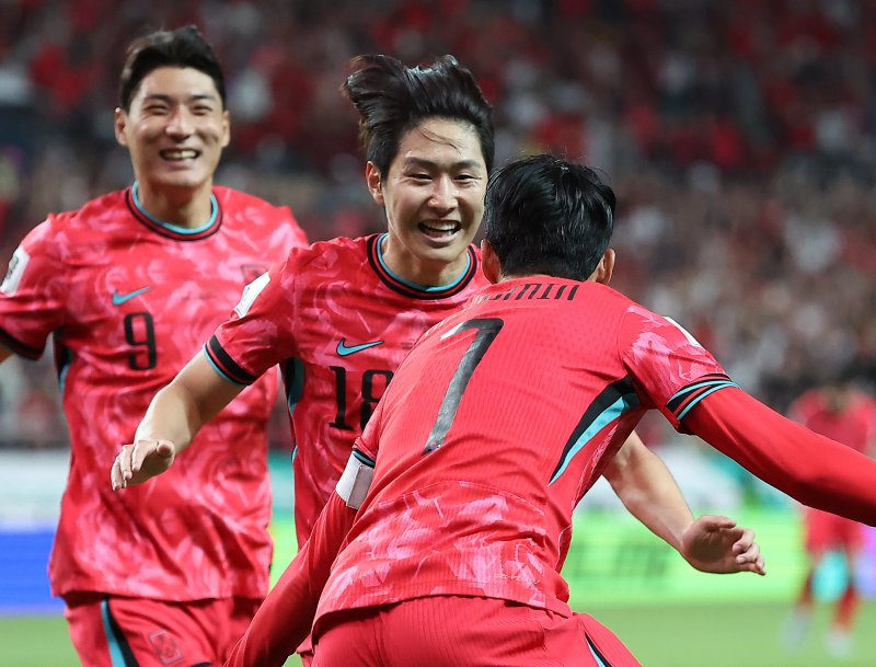 많은 팬들이 '축구의 봄'을 기다리고 있다. 이구동성 '새로운 시대'를 외치고 있는데, 모든 축구인들의 노력이 있어야 시간을 앞당길 수 있다. ⓒ News1 김진환 기자