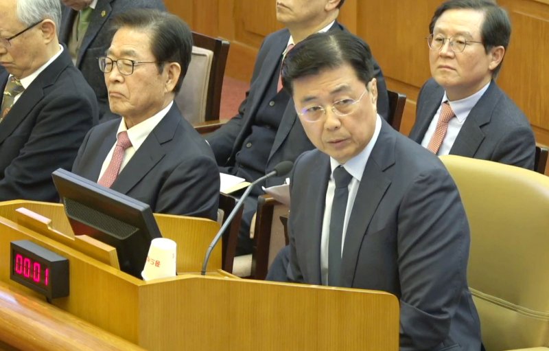 홍장원 전 국가정보원 제1차장이 4일 서울 종로구 헌법재판소에서 열린 윤석열 대통령 탄핵심판 5차 변론에 증인으로 출석해 발언하고 있다. (헌법재판소 제공) 2025.2.4/뉴스1