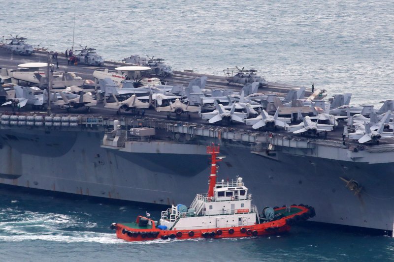 미국 해군 핵추진 항공모함 '칼빈슨함'(CVN-70)이 2일 오후 부산 남구 해군작전사령부 부산작전기지에 입항하고 있다. 2025.3.2/뉴스1 ⓒ News1 윤일지 기자