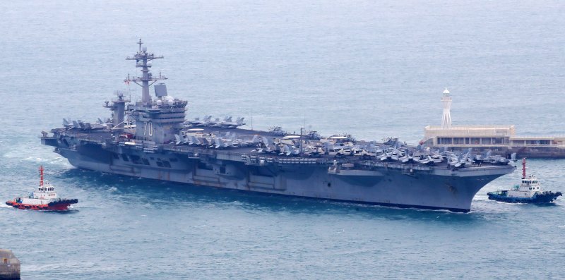 미국 해군 핵추진 항공모함 '칼빈슨함'(CVN-70)이 2일 오후 부산 남구 해군작전사령부 부산작전기지에 입항하고 있다. 2025.3.2/뉴스1 ⓒ News1 윤일지 기자