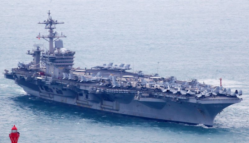 미국 해군 핵추진 항공모함 '칼빈슨함'(CVN-70)이 2일 오후 부산 남구 해군작전사령부 부산작전기지에 입항하고 있다. 2025.3.2/뉴스1 ⓒ News1 윤일지 기자