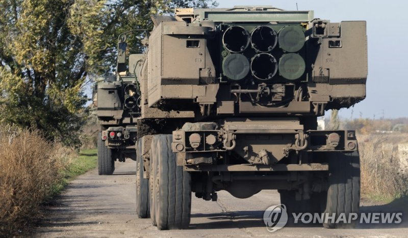 헤르손 방면에서 이동 중인 우크라이나군 HIMARS 부대 (출처=연합뉴스)