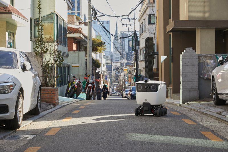 '로봇배달 격전지'된 강남… 배민&middot;요기요 미래 먹거리 시험대