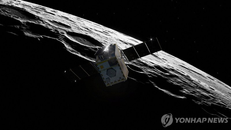 NASA의 '루나 트레일블레이저'가 달 궤도를 비행하는 모습을 그린 가상 이미지 (출처=연합뉴스)