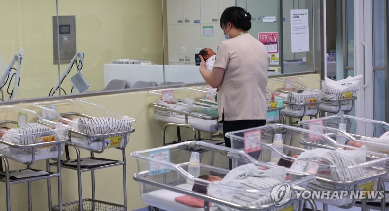 출생아 9년 만에 증가 (출처=연합뉴스)