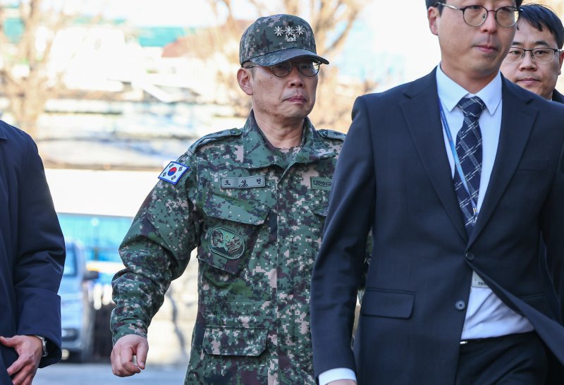 조성현 수도방위사령부 제1경비단장이 13일 서울 종로구 헌법재판소에서 열린 윤석열 대통령 탄핵 심판 8차 변론에 증인으로 출석하고 있다. 2025.2.13/뉴스1 ⓒ News1 김도우 기자