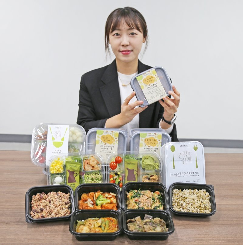 양우리 현대그린푸드 그리팅Lab 수석연구원이 그리팅 헬시에이징 식단을 소개하는 모습.(현대그린푸드 제공)