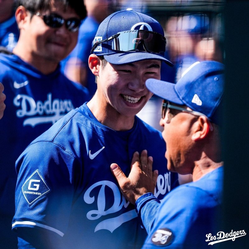 LA 다저스 김혜성이 1일(현지 시간) 미국 애리조나주 글렌데일 캐멀백 랜치에서 열린 2025 메이저리그(MLB) 시범경기 샌프란시스코 자이언츠와 홈경기에서 8번 타자, 유격수로 선발 출전해 2타수 1안타 1홈런 1볼넷 1타점 3득점으로 활약하며 팀의 6대5 승리에 기여했다. (LA 다저스 SNS 캡처, 재판매 및 DB금지) 2025.3.2/뉴스1