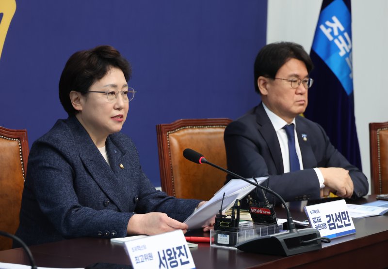 [서울=뉴시스] 고승민 기자 = 김선민 조국혁신당 대표 권한대행이 3일 서울 여의도 국회에서 기자간담회를 하고 있다. 2025.03.03. kkssmm99@newsis.com