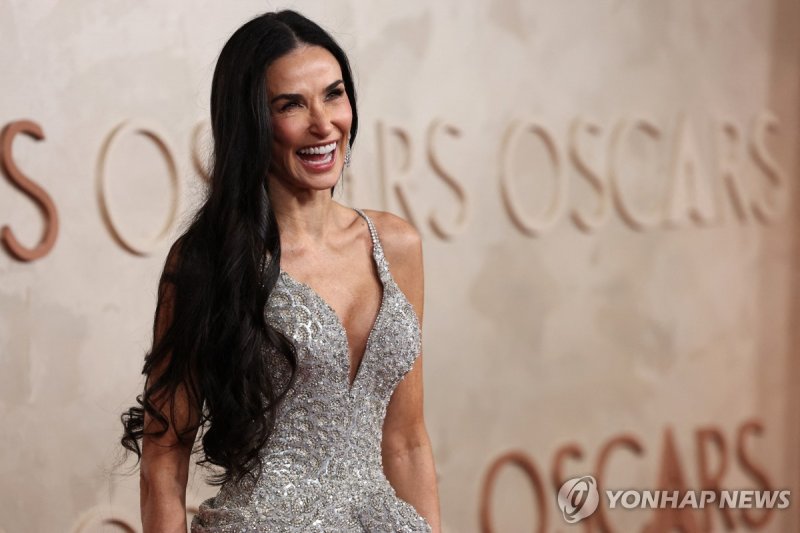 2일 오스카 시상식 참석한 데미 무어 (출처=연합뉴스)