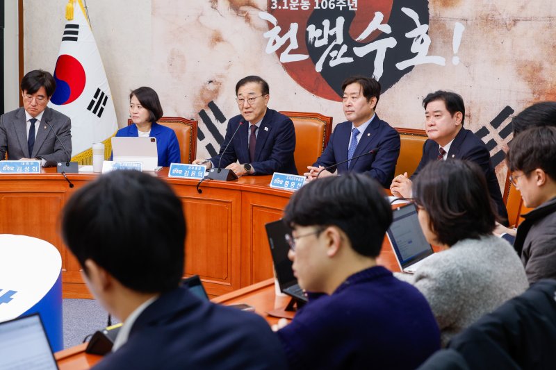 김윤덕 더불어민주당 사무총장이 3일 오전 서울 여의도 국회에서 열린 기자간담회에 참석해 모두 발언하고 있다. 2025.3.3/뉴스1 ⓒ News1 안은나 기자