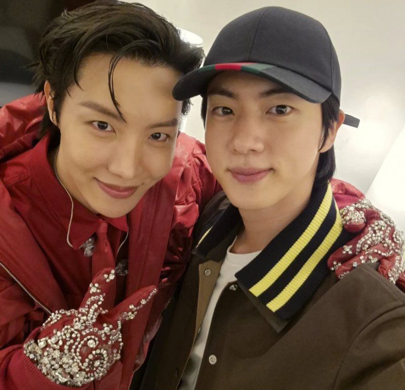 BTS 진, 제이홉 공연 관람 인증 노래도 잘하면 난 뭐 먹고 사니 [N샷]