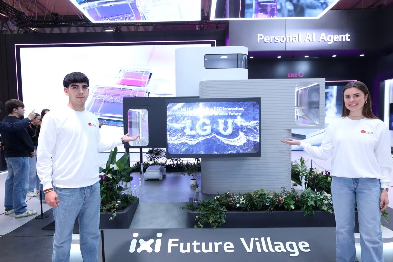 이통3사, AI비서 등 상용화 솔루션 시연… 中, 세계 최초 두번 접는 폴더블폰 맞불 [MWC 2025]