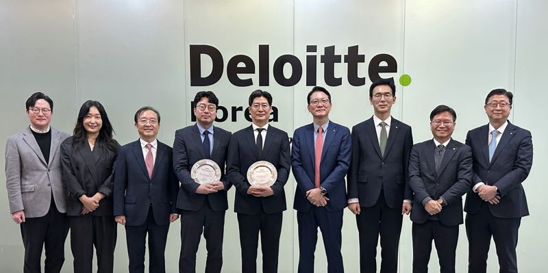 한국회계학회 딜로이트 안진 학술상에 강평경·정태진 교수 수상