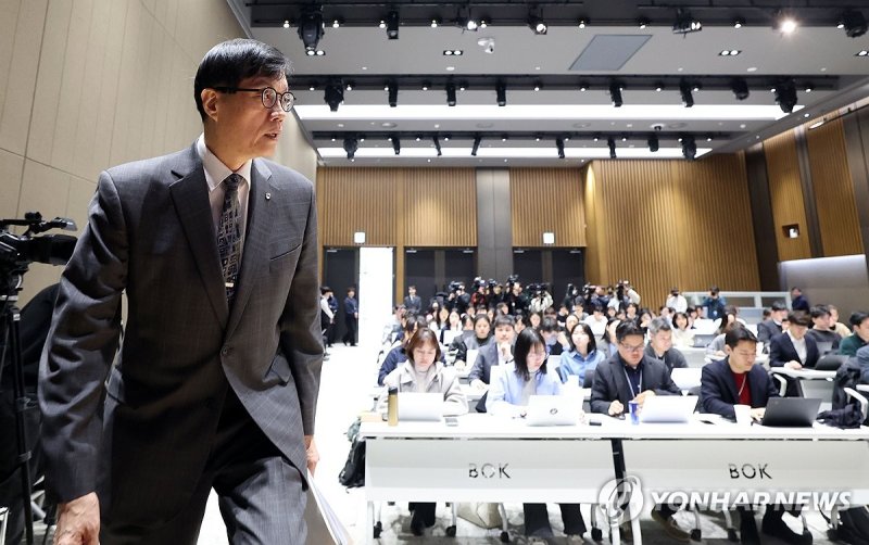 기자간담회 참석하는 이창용 한국은행 총재 (출처=연합뉴스)
