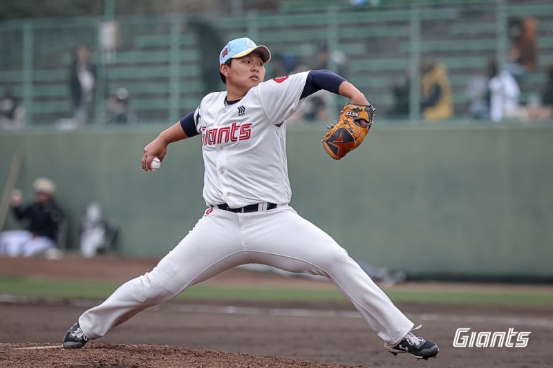 롯데 자이언츠 투수 박진. (롯데 자이언츠 제공)