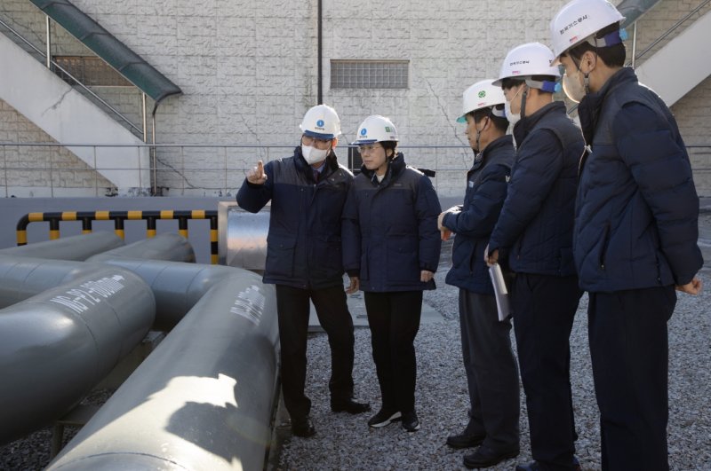 [세종=뉴시스] 가스공사는 지난 24일 최연혜 가스공사 사장이 서울지역본부 군자관리소 안전점검을 실시했다고 28일 밝혔다. (사진=가스공사 제공) 2025.01.28. photo@newsis.com *재판매 및 DB 금지