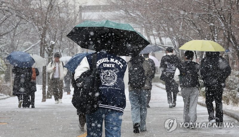 개강, 눈과 함께 (출처=연합뉴스)