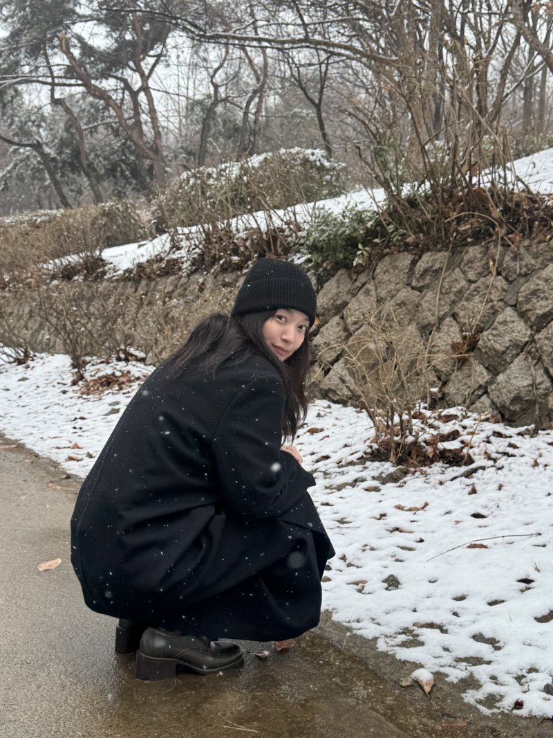 블로그 연 신민아, 눈밭 속 시크룩…승마까지 [N샷]