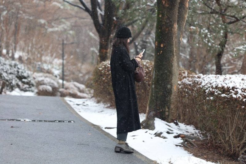 블로그 연 신민아, 눈밭 속 시크룩…승마까지 [N샷]