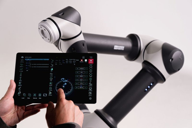 [서울=뉴시스]레인보우로보틱스의 협동로봇 RB 시리즈. (사진 = 레인보우로보틱스 홈페이지) 2024.12.31. photo@newsis.com *재판매 및 DB 금지