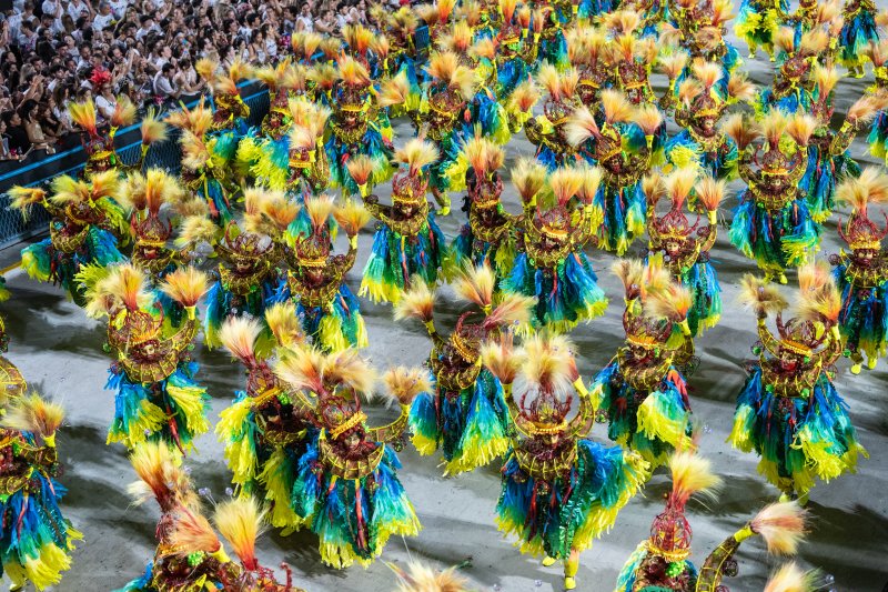 [리우데자네이루=신화/뉴시스] 3일(현지 시간) 브라질 리우데자네이루에서 2025 리우 카니발 참가자들이 퍼레이드를 펼치고 있다. 2025.03.04.