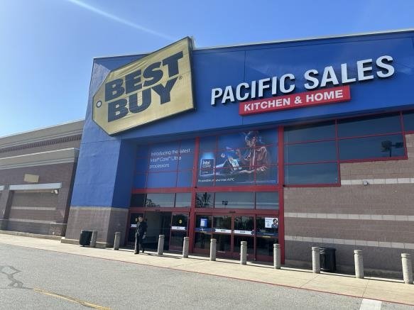 썰렁한 미국 가전 전문점 베스트바이 매장 앞 (출처=연합뉴스)