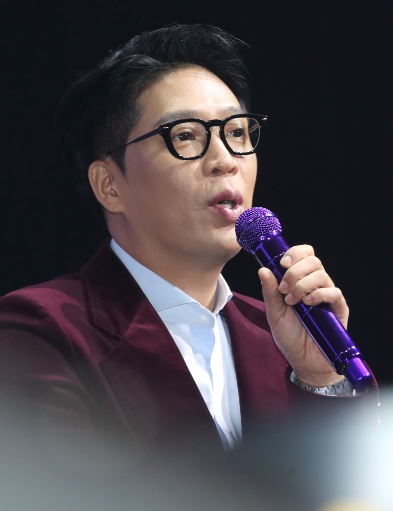 MC몽, 시우민 '뮤뱅' 출연 불발에 SM엔터 공개 저격 "녹취 다 깔까?"