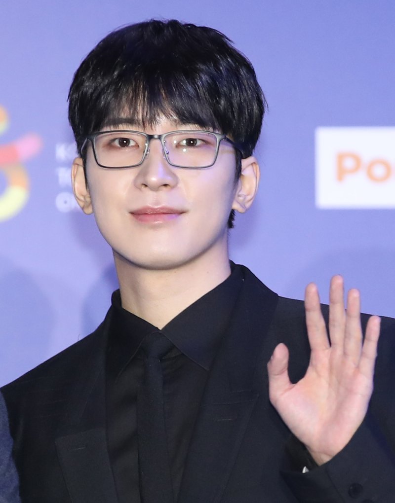 세븐틴 원우, 4월3 일 입대…대체 복무