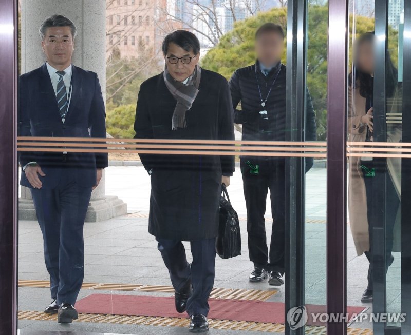 출근하는 노태악 중앙선관위원장 (출처=연합뉴스)