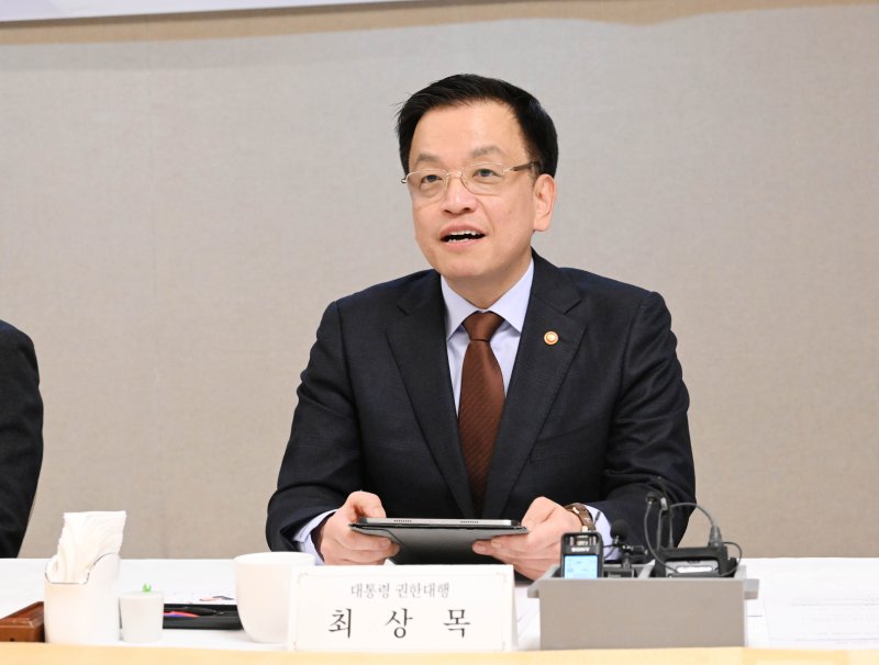 崔대행 "의료개혁 멈춤 없다" 의료계와 협력해 지속 추진