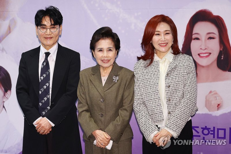 가수 이미자 데뷔 66년 만에 은퇴 시사 "후배들과 마지막 공연 행복해"
