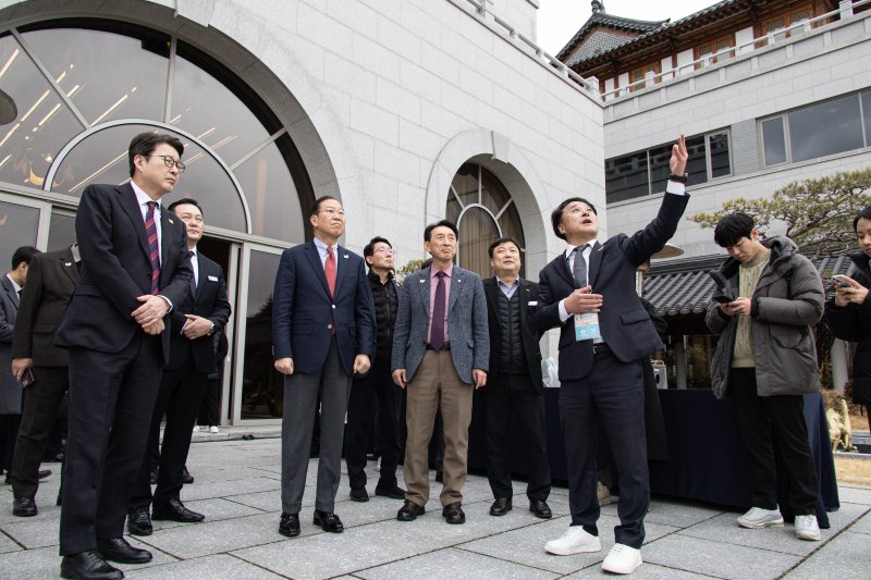 '아시아태평양경제협력체(APEC) 2025 KOREA' 준비상황 점검에 나선 권영세 국민의힘 비상대책위원장이 5일 오후 경북 경주시 엑스포로 황룡원을 찾아 . 2025.3.5/뉴스1 ⓒ News1 이재명 기자