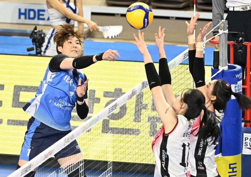 충격! 7억 FA IBK 이소영, 또 어깨 수술대... 결국 '시즌 아웃'에 '계약 해지' 절차