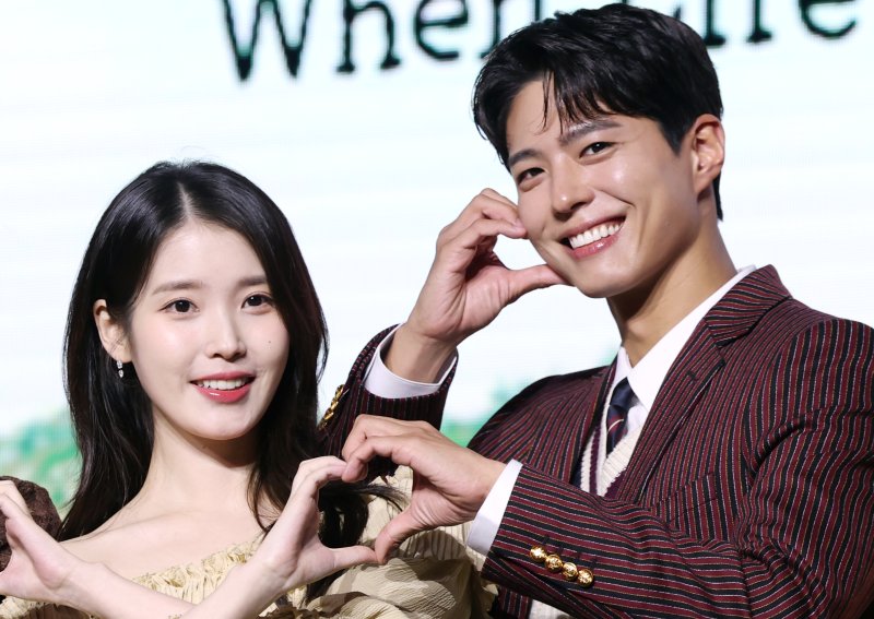 [뉴스1 ★]박보검♥아이유, 몽글몽글 감성 커플…美친 비주얼