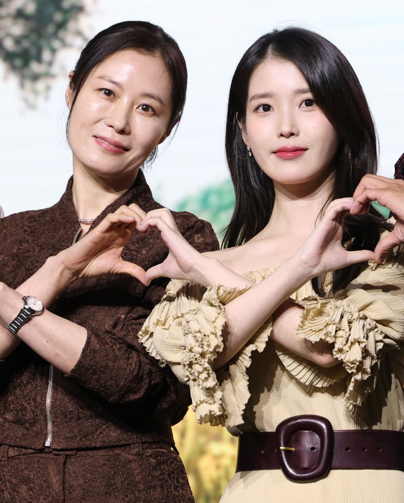 [뉴스1 ★]박보검♥아이유, 몽글몽글 감성 커플…美친 비주얼