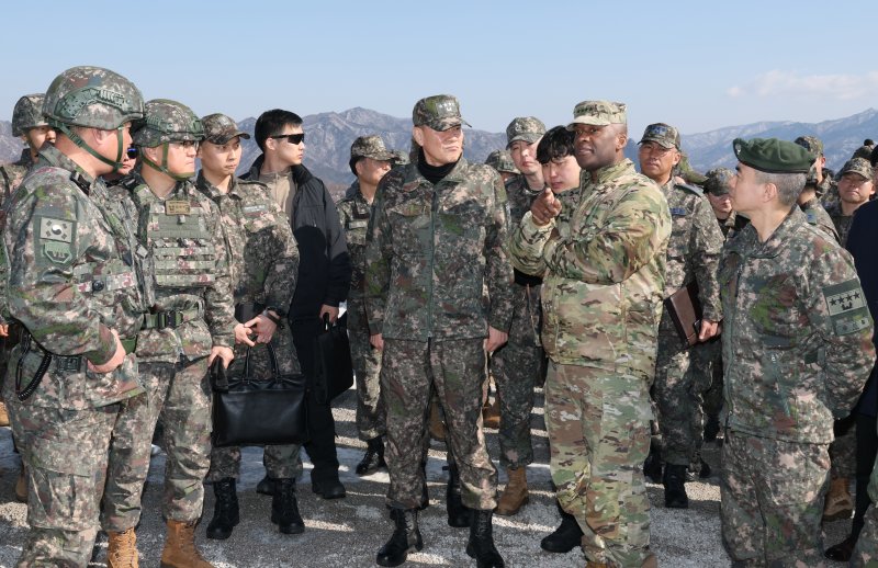 주한미군 사령관, 브런슨의 '한반도 항모론' 전개의 속내는?