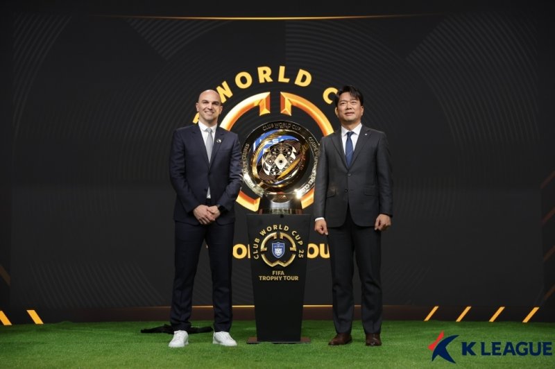 에스테반 캄비아소와 김광국 울산 대표이사 (출처=연합뉴스)