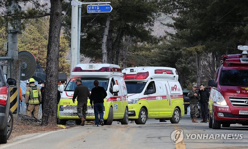 포탄 낙하 사고, 대기 중인 구급차 (출처=연합뉴스)