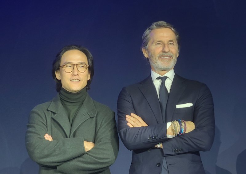 조현범 한국앤컴퍼니 회장, 임원 '단톡방'으로 소통 나섰다