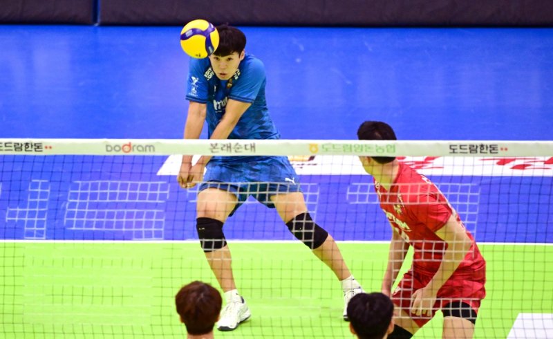 리베로로 변신한 서재덕의 리시브 (출처=연합뉴스)