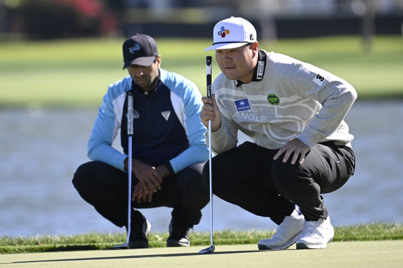 [올랜도=AP/뉴시스] 임성재가 6일(현지 시간) 미 플로리다주 올랜도 베이힐 클럽 & 로지에서 열린 미국프로골프(PGA) 투어 아널드 파머 인비테이셔널 첫날 6번 그린에서 라인업하고 있다. 임성재는 4오버파 76타로 첫날을 마쳤다. 2025.03.07.