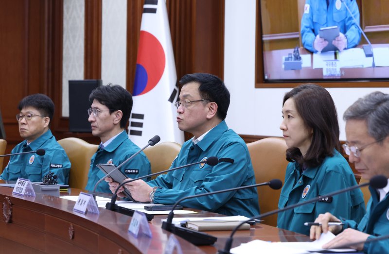 [서울=뉴시스] 조수정 기자 = 최상목 대통령 권한대행 부총리 겸 기획재정부 장관이 7일 정부서울청사에서 열린 제20차 국가테러대책위원회에서 발언하고 있다. 2025.03.07. chocrystal@newsis.com